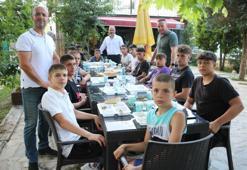 Kırkpınar öncesi minik pehlivanlara Edirne esnafından moral yemeği