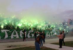 Sakaryaspor taraftarı 57'nci yaşı coşkuyla kutladı