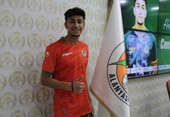 Cem Çelik'ten Alanyaspor'a 5 yıllık imza