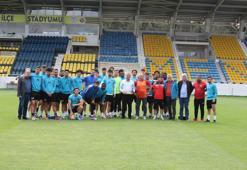 Menemenspor'da 15 oyuncu kaldı