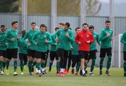 Bursaspor sahasında Trabzonspor'u ağırlıyor