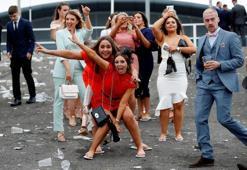 Grand National yarışlarına damga vuran kareler