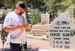 Başpehlivan Şimşek, Cengiz Elbeye'nin mezarını ziyaret etti