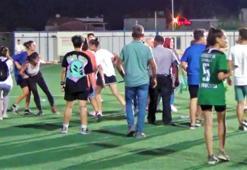 Kadın futbolcular yeşil sahayı ringe çevirdi