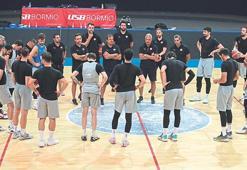 12 Dev Adam sahne alıyor