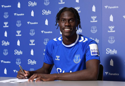 Transfer haberi: Everton, Amadou Onana'yı kadrosuna kattı