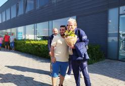Fenerbahçe Çekya'da çiçeklerle karşılandı