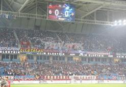 Trabzonspor - Hatayspor maçında tribünden kareler