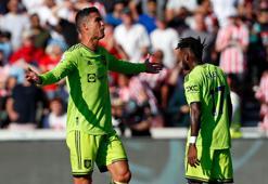 Manchester United ilk yarıda çöktü! 4 gol birden...