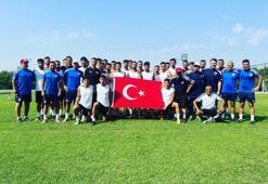 Turgutluspor, tam kadro Zafer Bayramı'nı kutladı