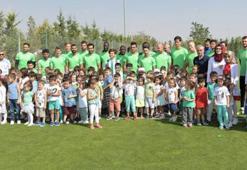 Konyaspor'un antrenmanını minikler bastı!