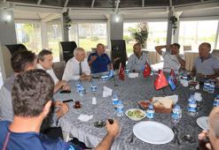 Trabzonsporlu eski futbolcular kulübü ziyaret etti