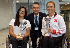 Milli tenisçilerimizden çifte madalya