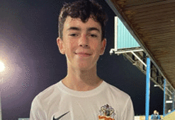 Christopher Atherton, 13 yaşında Birleşik Krallık'ın en genç futbolcusu oldu