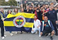 Fenerbahçeli taraftarlar maça akın etti