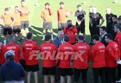 TFF Başkanı Mehmet Büyükekşi'den Milliler'e ziyaret