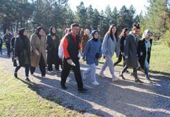 Düzce'de sonbaharın tadını ormanda yürüyerek çıkarttılar