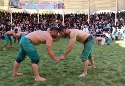 Erzurum'da ‘Uzundere Karakucak Güreşleri' nefes kesti