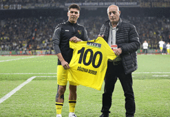 İstanbulsporlu Oğuzhan Berber'e 100. maç plaketi