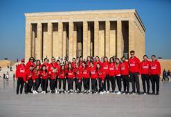 Kadın hentbolculardan Anıtkabir'e ziyaret