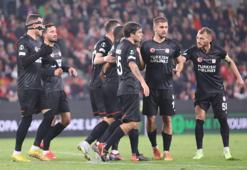 Sivasspor lider olarak son 16'da!