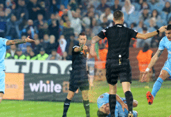 Deniz Çoban, Trabzonspor-Konya maçının tartışılan pozisyonlarını yorumladı: VAR ispatlayamadı!