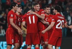 Fenerbahçe'den savunma hamlesi! Milli yıldız gündemde...