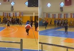Liseler arası futsal turnuvasında tekmeli ve yumruklu kavga!