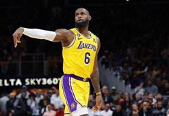Lebron James'den double-double