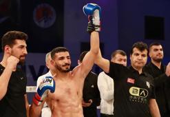 'Demir Yumruk' İzzettin Altunsöz, rakibini bayılttı