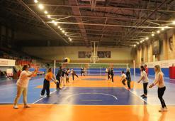 Nevşehir'de voleybol ile tanışan 48 kadın, antrenman yaptı