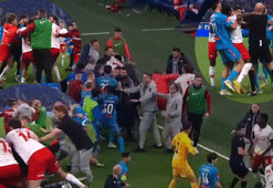 Rusya'da Zenit-Spartak Moskova maçında büyük kavga! Tekmeler, tokatlar havada uçuştu...