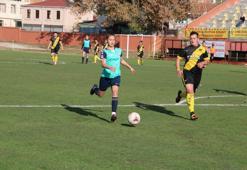 Filibe ve Edirne'nin kadın futbolcuları kıyasıya mücadele etti