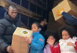 Enner Valencia, yardım çalışmalarına ailesiyle beraber destek verdi