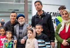 Josef de Souza Mersin'de depremzedelere moral verdi