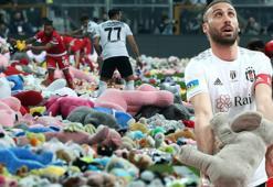 Beşiktaş - Antalyaspor maçında tüyler diken diken... Cenk Tosun ve Maxim gözyaşlarını tutamadı