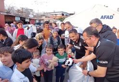 Beşiktaş tribünlerinden atılan oyuncaklar, İskenderun'a ulaştı