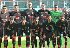 Eskişehirspor deplasmanda 10 evinde 5 puan topladı
