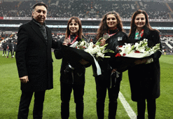 Nesrin Baş ve Ebru Dağbaşı'na, İstanbulspor maçı öncesinde çiçek takdim edildi