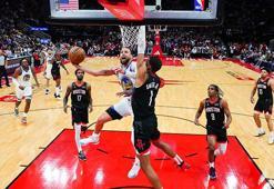 Golden State Warriors, Houston Rockets’ı yenerek play-off potasına girdi