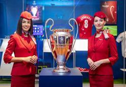 Yıldız futbolcuların final maçlarında giydiği formalar sergilendi