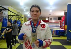 Dünya ikincisi milli boksör Zeliha Özdemir'in hedefi, olimpiyat şampiyonluğu