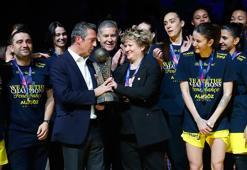Kadınlar EuroLeague şampiyonu Fenerbahçe, kupasını aldı!