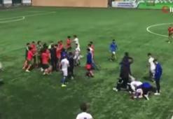 U-17 maçında kavga çıktı