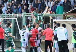 Taraftarlar arasında bıçaklı kavga: 2 yaralı
