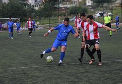 Şampiyon Mavi Siyahlar FK kupasını aldı