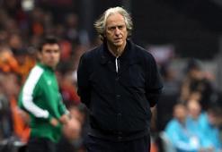 Tümer Metin'den Jorge Jesus'a sert eleştiri: Kırmızı halıyı nereye serelim?