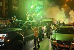 Adana Demirspor taraftarları, Konferans Ligi'ni coşkuyla kutladı