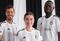 Beşiktaş yeni sezon formalarını tanıttı! İşte fiyatları...