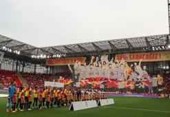 Göztepe taraftarından yönetim beş farklı dilde mesaj
